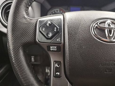 Used 2020 Toyota Tacoma TRD Off-Road w/ Technology Package AWD/4WD image 18