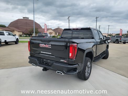 Used 2024 GMC Sierra 1500 AT4 w/ Technology Package AWD/4WD image 7
