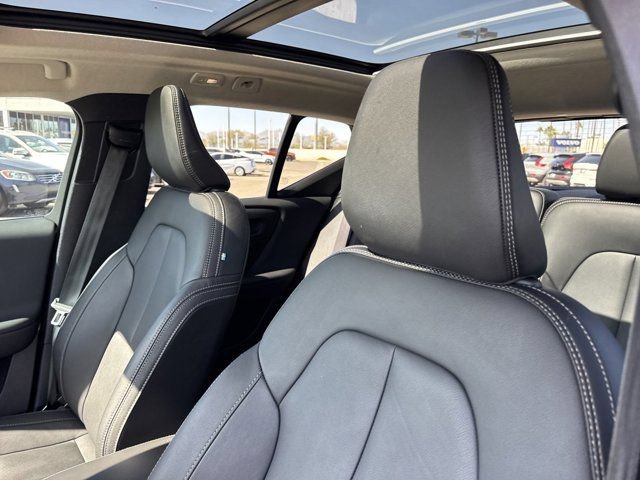 Certified 2025 Volvo XC40 B5 Core w/ Protection Package Premier AWD/4WD image 17