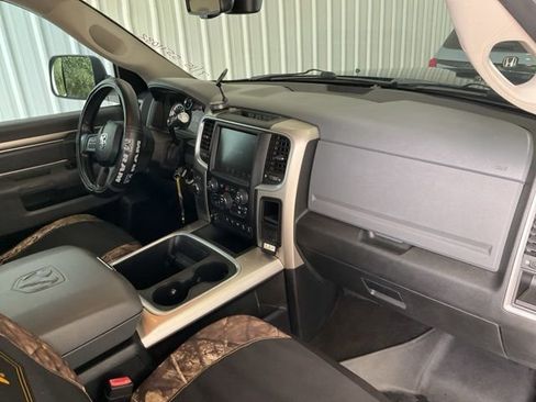Used 2016 RAM 2500 SLT w/ Luxury Group AWD/4WD image 19