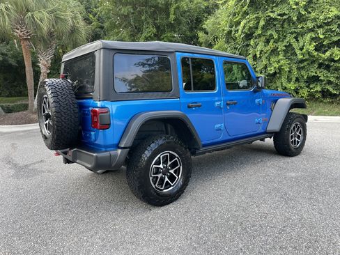 Used 2025 Jeep Wrangler Unlimited Rubicon w/ Convenience Group AWD/4WD image 9
