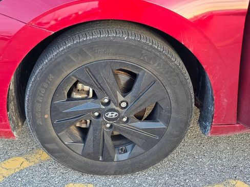 Used 2023 Hyundai Elantra SEL image 15