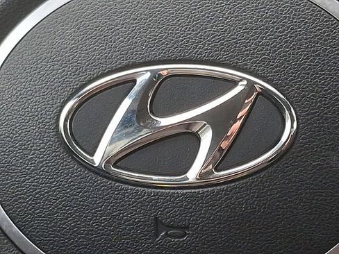 Used 2022 Hyundai Elantra SEL image 25