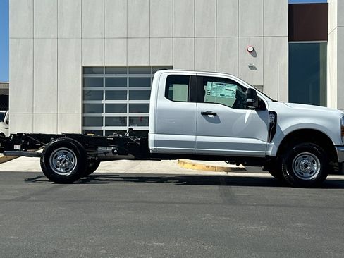 New 2026 Ford F250 XL w/ XL Chrome Package AWD/4WD image 2