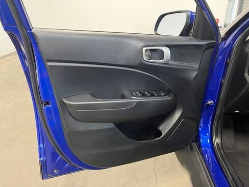 Used 2025 Hyundai Venue SEL FWD image 24