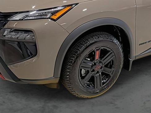 Used 2025 Nissan Rogue SV AWD/4WD image 9