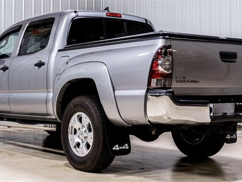 Used 2014 Toyota Tacoma 4x4 Double Cab w/ SR5 Package image 5