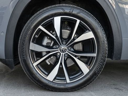 Used 2024 Volkswagen Atlas Cross Sport SEL Premium R-Line image 16