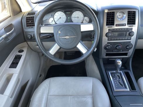 Used 2005 Chrysler 300 Touring image 11