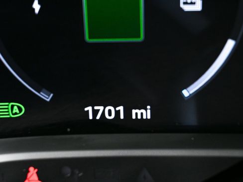 Certified 2025 Porsche Taycan image 12