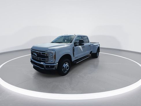 New 2026 Ford F350 XLT image 2
