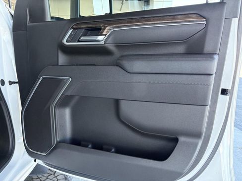 Used 2025 Chevrolet Silverado 2500 LT w/ Convenience Package image 25