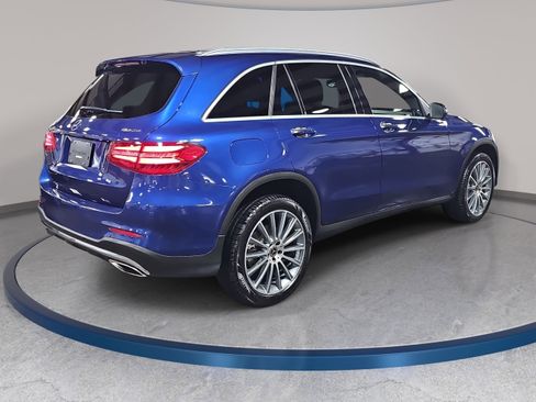 Used 2018 Mercedes-Benz GLC 300 4MATIC image 5