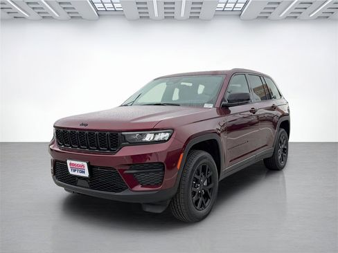 New 2025 Jeep Grand Cherokee Altitude image 7