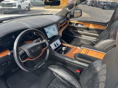 Used 2022 Jeep Grand Wagoneer Series III image 17