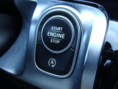 Used 2020 Mercedes-Benz GLB 250 4MATIC w/ Premium Package image 28