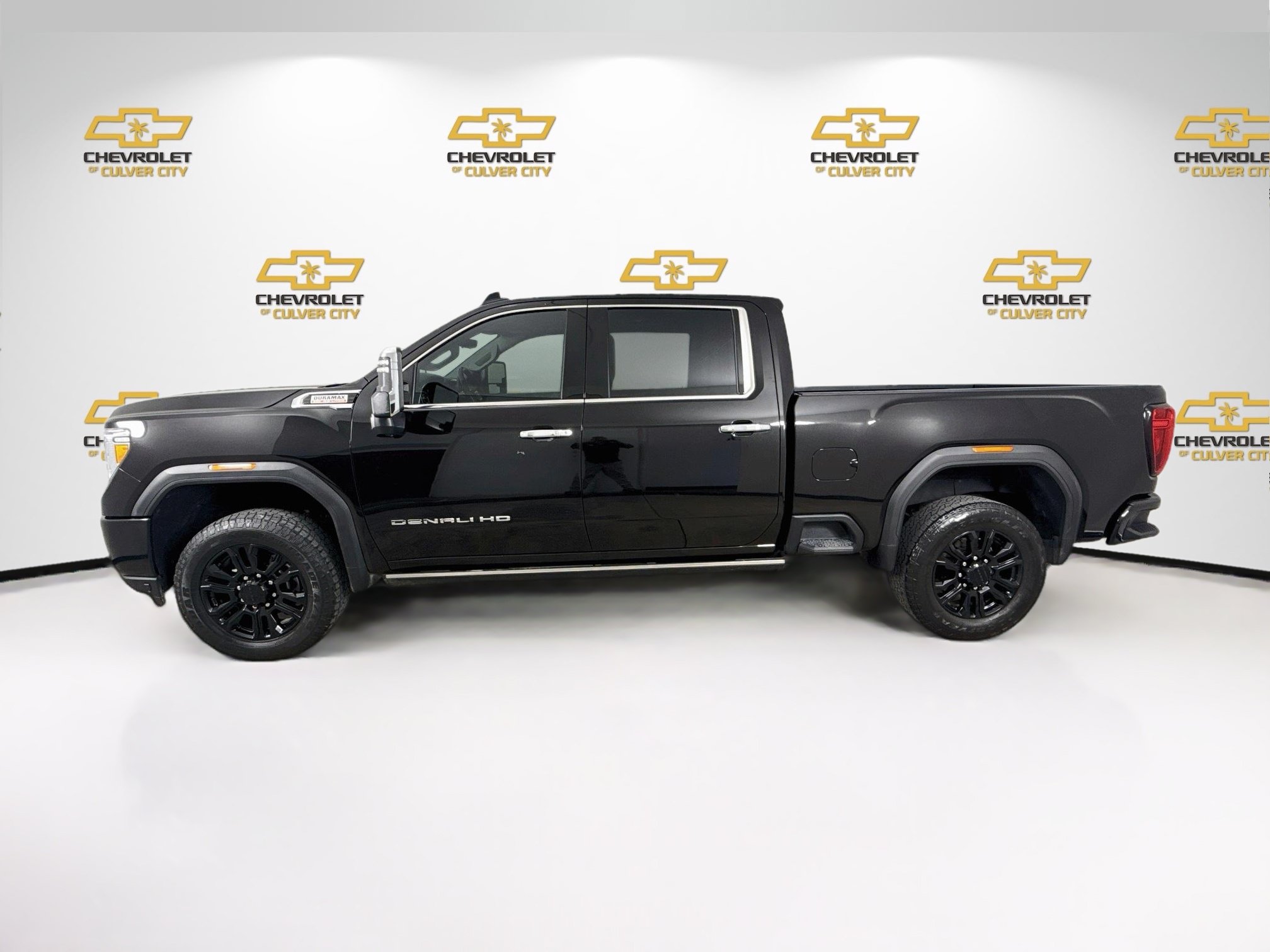 Used 2022 GMC Sierra 2500 Denali w/ Denali Black Diamond Edition AWD/4WD image 5