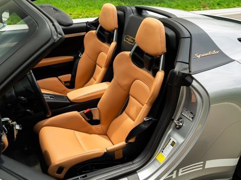 Used 2019 Porsche 911 Speedster RWD image 12