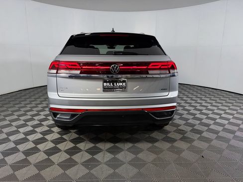 Used 2024 Volkswagen Atlas Cross Sport SE AWD/4WD image 9