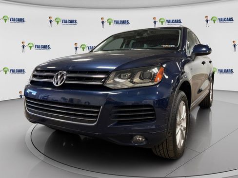 Used 2013 Volkswagen Touareg Sport image 9