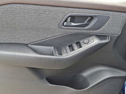 Used 2023 Nissan Rogue S image 15