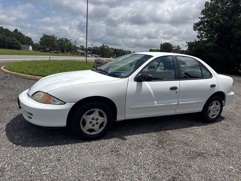 Used 2000 Chevrolet Cavalier Sedan FWD image 3