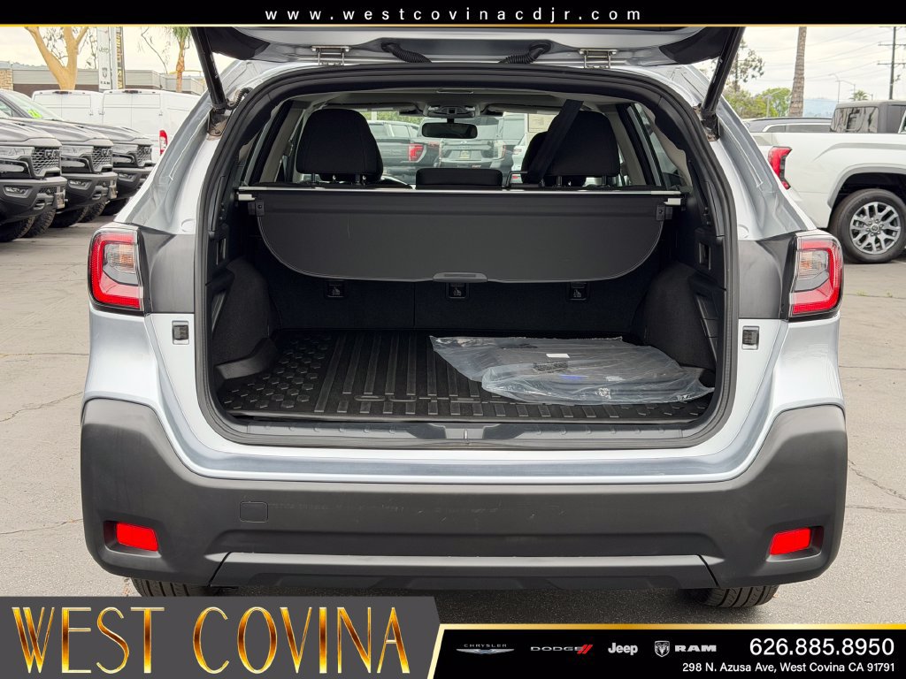 Used 2025 Subaru Outback Premium AWD/4WD image 11