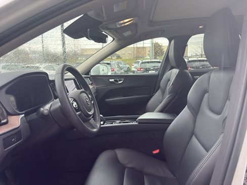 Used 2023 Volvo XC60 B5 Plus w/ Climate Package image 8