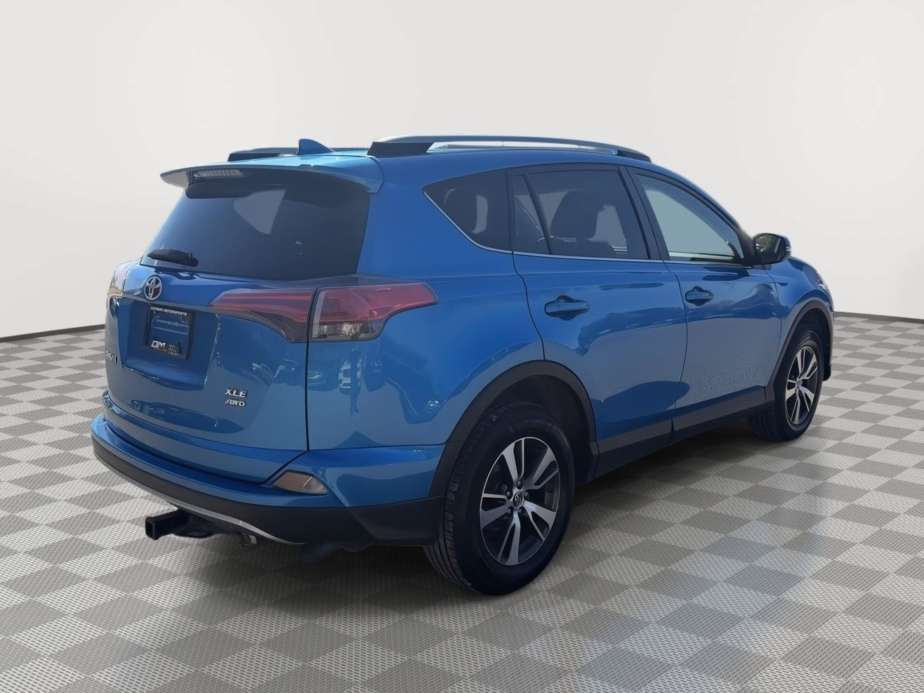 Used 2017 Toyota RAV4 XLE AWD/4WD image 7