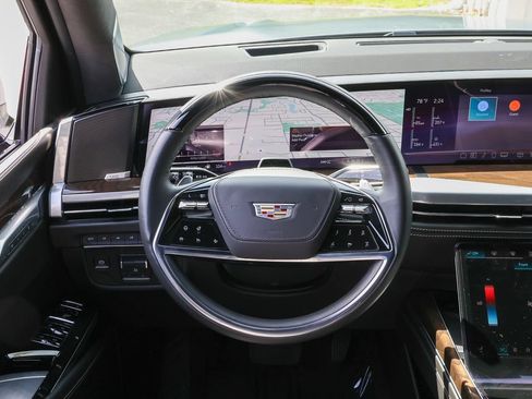 Used 2025 Cadillac Escalade ESV Premium Luxury Platinum AWD/4WD image 9