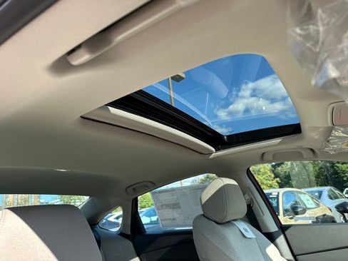 New 2025 Honda Accord SE image 10