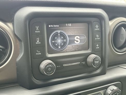 Used 2018 Jeep Wrangler Unlimited Sport image 16