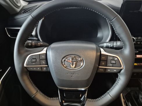 New 2026 Toyota Highlander Limited image 21