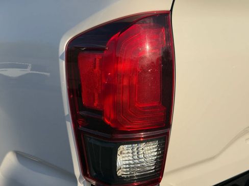 Used 2020 Toyota Tacoma SR5 RWD image 36