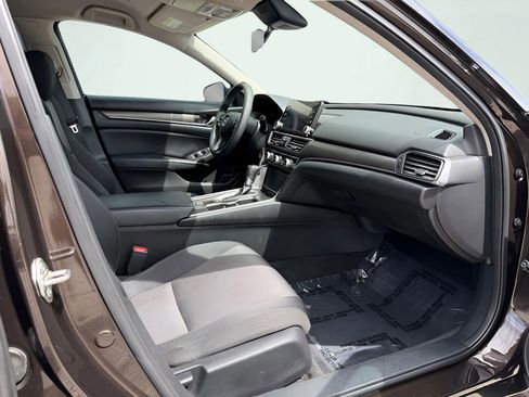 Used 2018 Honda Accord LX image 30