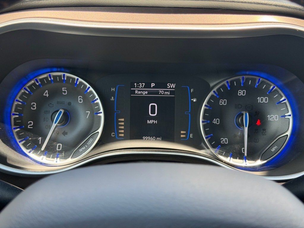 Used 2018 Chrysler Pacifica Touring-L FWD image 14