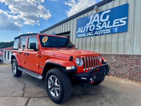 Used 2018 Jeep Wrangler Unlimited Sahara AWD/4WD image 2