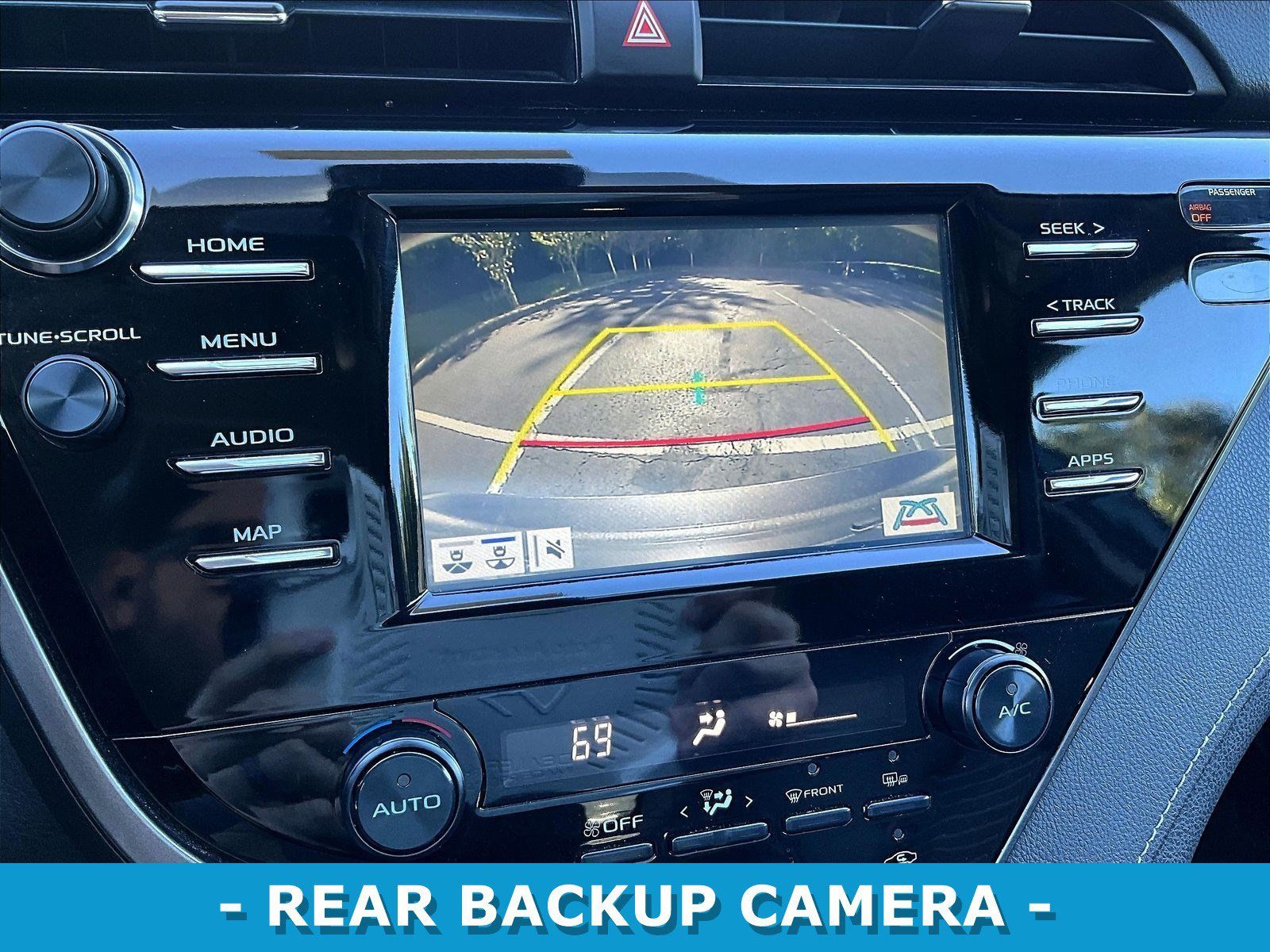 Used 2019 Toyota Camry SE w/ Convenience Package FWD image 14