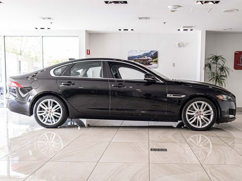 Used 2017 Jaguar XF Prestige AWD/4WD image 9