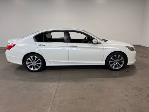 Used 2014 Honda Accord Sport image 2