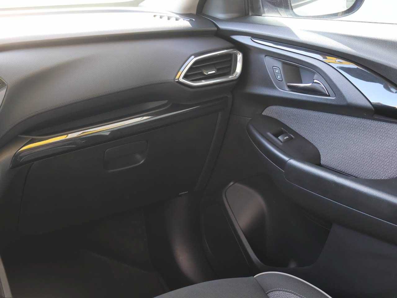 Used 2023 Chevrolet TrailBlazer LT w/ Convenience Package FWD image 17