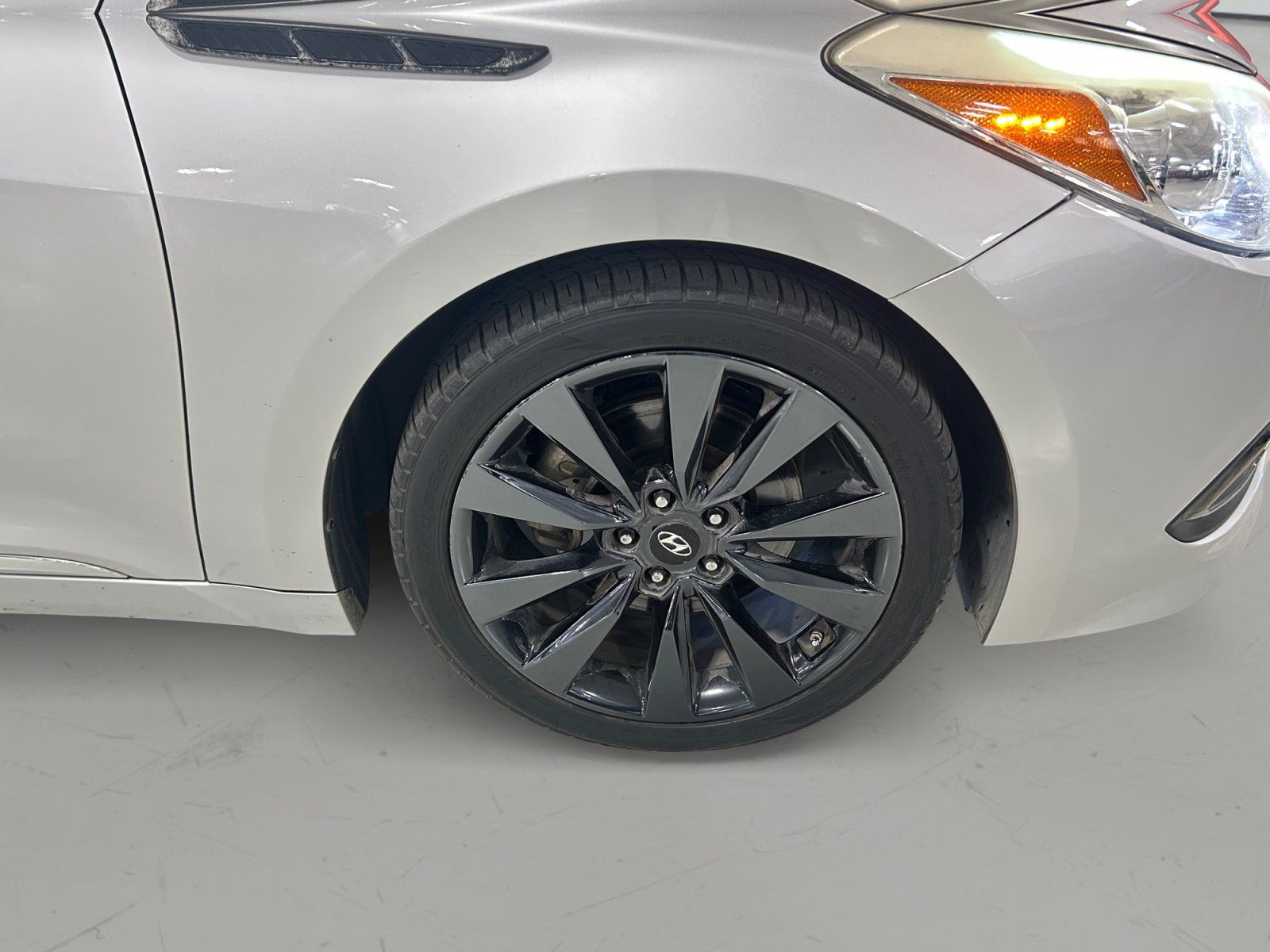 Used 2017 Hyundai Azera Limited FWD image 10