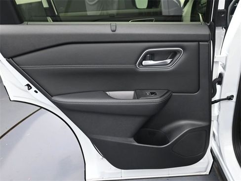 New 2025 Nissan Rogue Platinum w/ Platinum Premium Package image 27