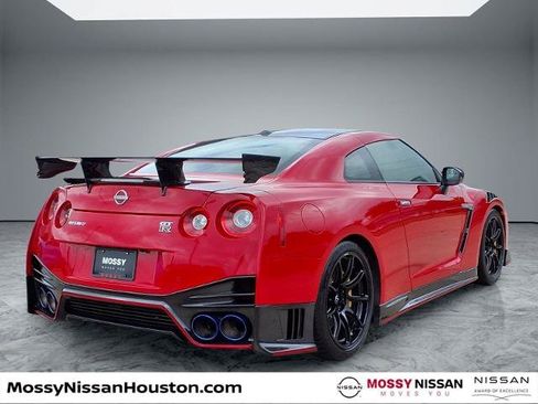 Certified 2023 Nissan GT-R NISMO w/ Floor Mat Package AWD/4WD image 7