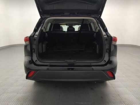 Used 2021 Toyota Highlander XLE image 29