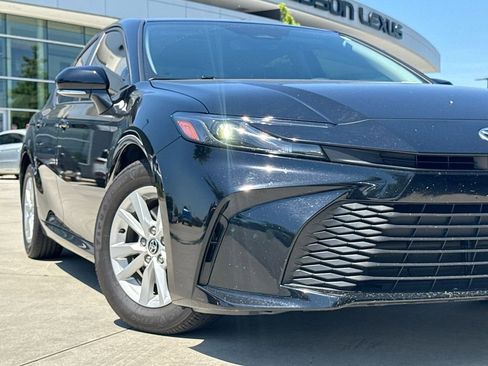 Used 2025 Toyota Camry LE w/ Convenience Package FWD image 9