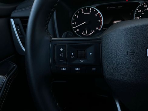 Used 2025 Nissan Rogue SV image 32