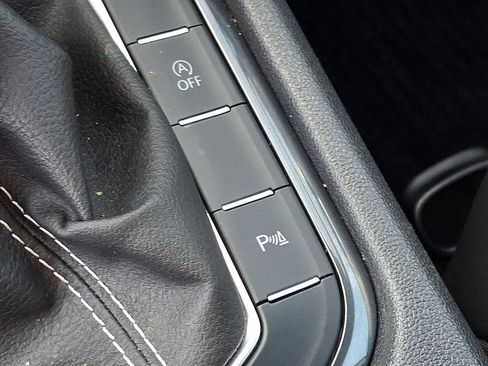 Certified 2022 Volkswagen Tiguan SE R-Line AWD/4WD image 26