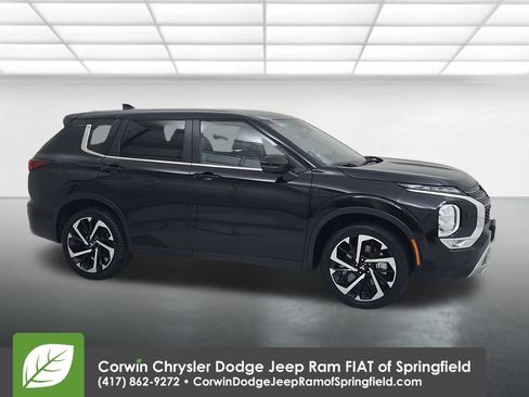 Used 2024 Mitsubishi Outlander SE image 1