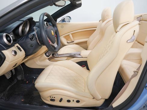 Used 2012 Ferrari California RWD image 36